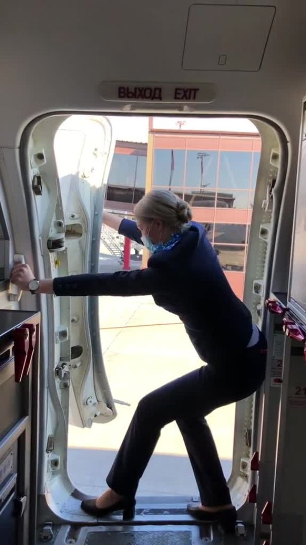 Первая правая дверь на boing 737-800